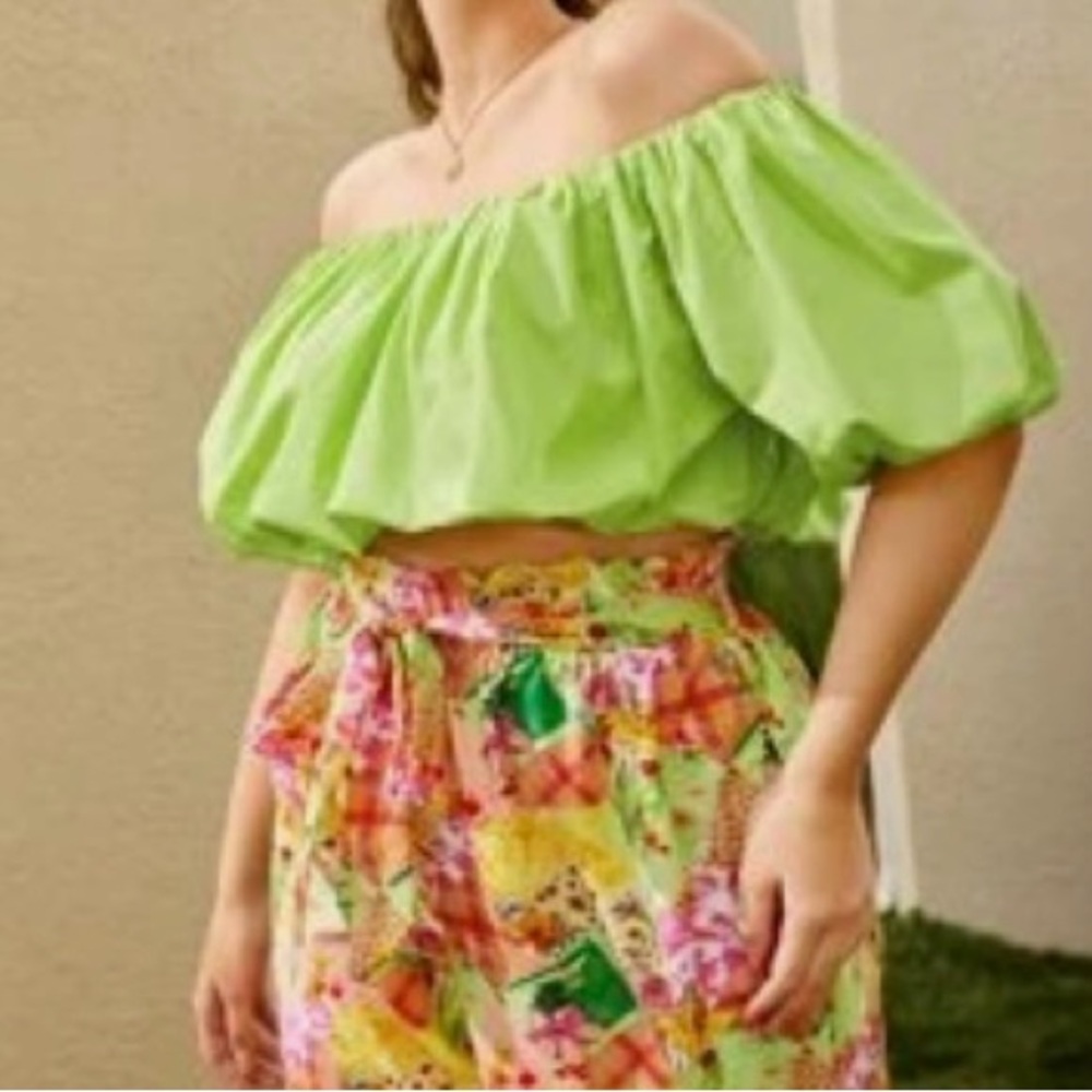 🦋3/$25 Lime Green Off Shoulder Crop Top